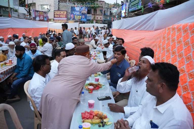 इफ्तार पार्टीतून जपला सामाजिक एकोपा