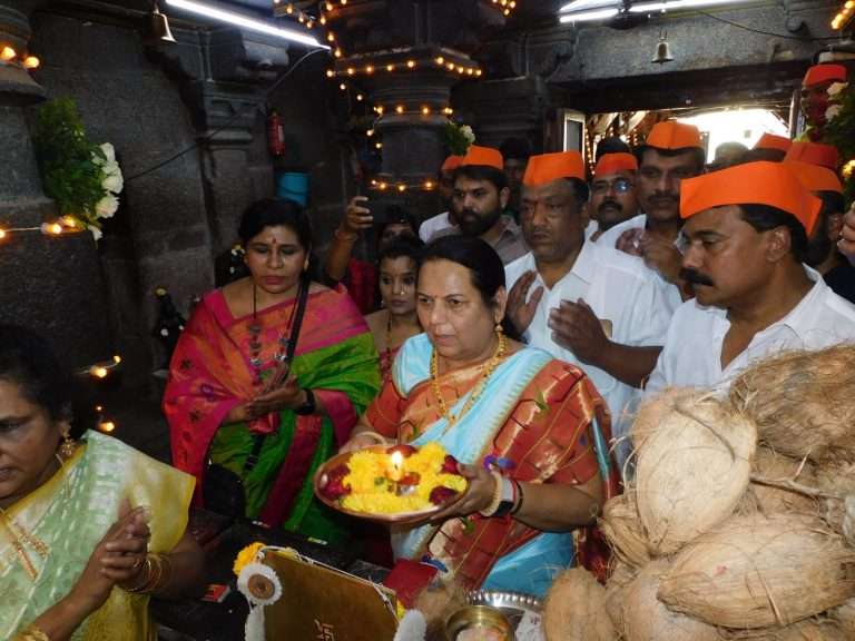 महाराष्ट्र विधान परिषद उपसभापतींच्या उपस्थितीत कसबा गणपती मंदिरात महाआरती व मंदिर परिसरात गुढीपाडवा उत्सव संपन्न