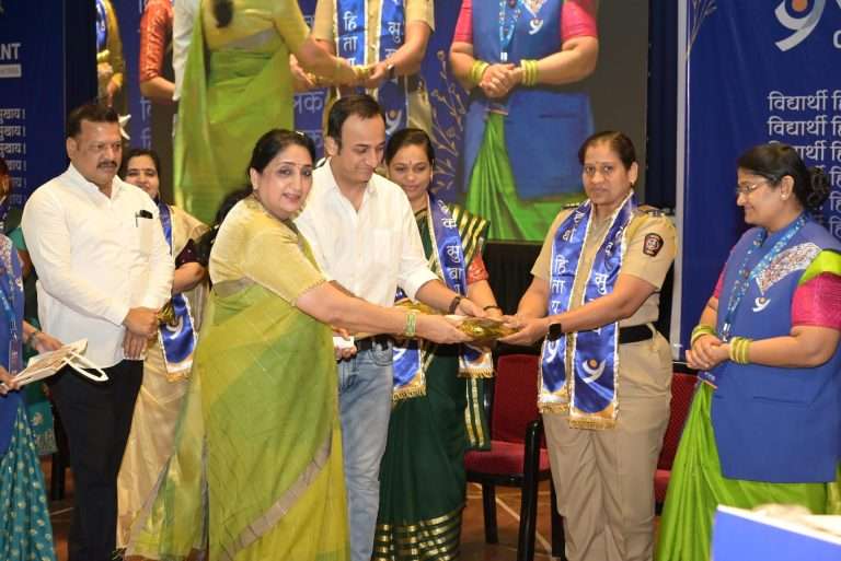 खा. सुनेत्राताई पवार यांच्या हस्ते कर्तृत्वान महिलांचा सन्मान