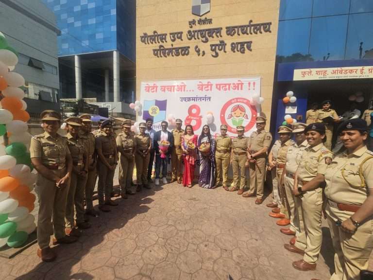 महिला दिनानिमीत्त महिला पोलीसाची भव्य बाईक रॅली