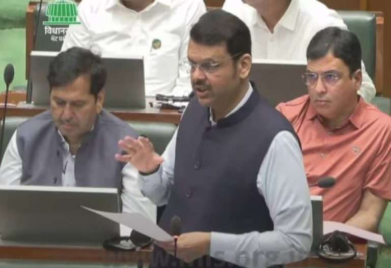 जयकुमार गोरे प्रकरणात सुप्रिया सुळे, रोहित पवारांचा हात? CM फडणवीसांनी दिली धक्कादायक माहिती