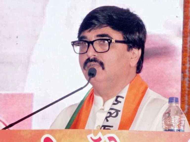 अतिक्रमण विभागातील कंत्राटी कर्मचाऱ्यांना रोजंदारी पद्धतीने सामावून घ्यावे – दीपक मानकर