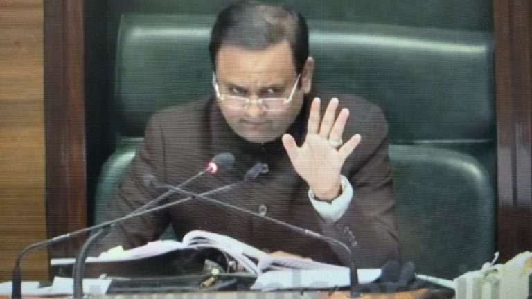 विधानसभा अध्यक्ष मुंबईतील रस्त्यांवर नाराज,सोमवारी दुपारी मुंबईतील आमदारांची लावली बैठक