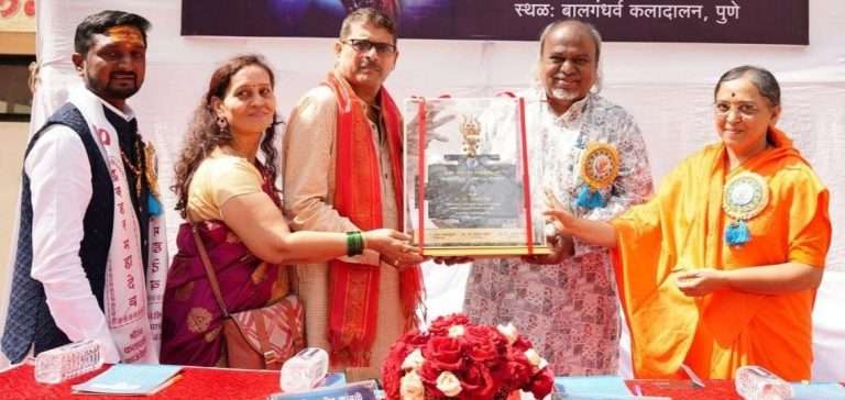 रंगावलीकार चारुदत्त वैद्य यांचा सन्मान