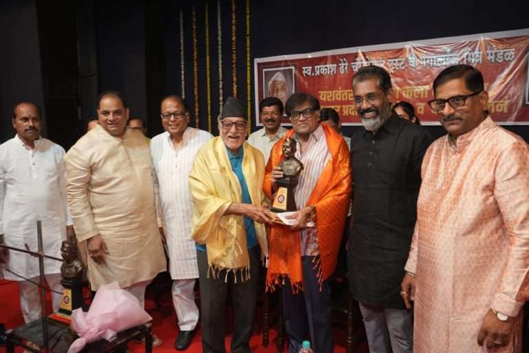 स्व.प्रकाश ढेरे स्मृत्यर्थ कला जीवन गौरव पुरस्कार सोहळा अन कवी संमेलन रंगले