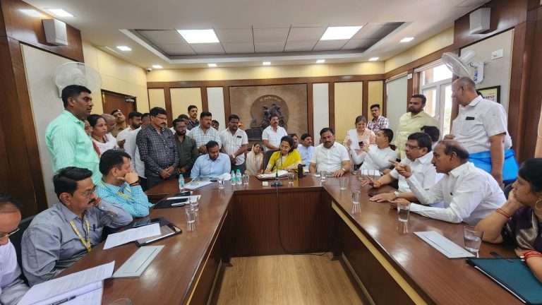 रुग्णालयाने थकवलेला २७ कोटींचा कर का वसूल करण्यात आला नाही ?