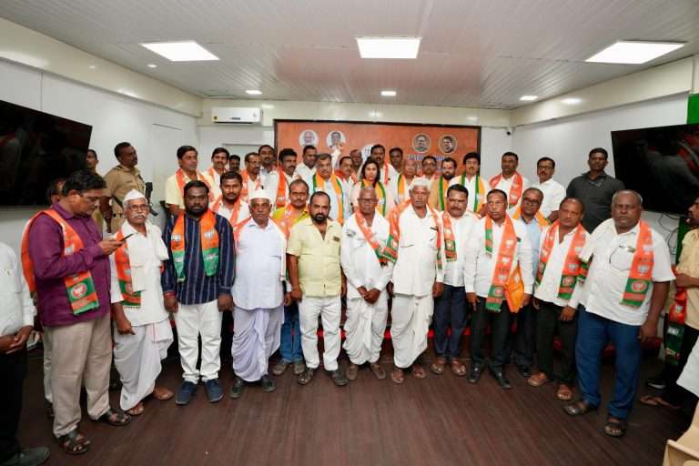 परभणी जिल्ह्यातील उबाठा, शरद पवार गटाच्या अनेक नेते, कार्यकर्त्यांचा भाजपामध्ये प्रवेश