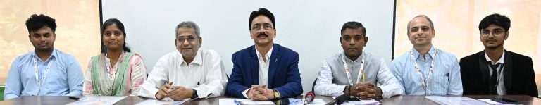 विश्वरूप दर्शन आर्यभट्ट वेधशाळेद्वारे विश्व तुमच्या दारी… खगोलशास्त्रात रस असणार्‍या प्रेक्षकांना, संशोधकांना मेजवानी