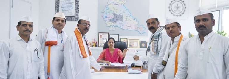 इंद्रायणी नदीवर घाटाची तोडफोड थांबविण्यासाठी उपजिल्हाधिकार्‍यांना दिले निवेदन