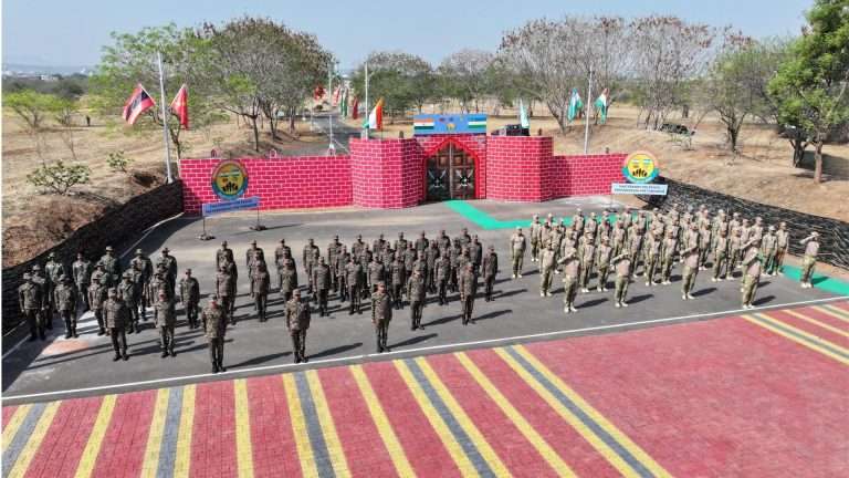 दस्तलिक या भारत-उझबेकिस्तान दरम्यानच्या संयुक्त लष्करी सरावाच्या सहाव्या पर्वाचा औंध येथील परदेशी प्रशिक्षण केंद्रात प्रारंभ