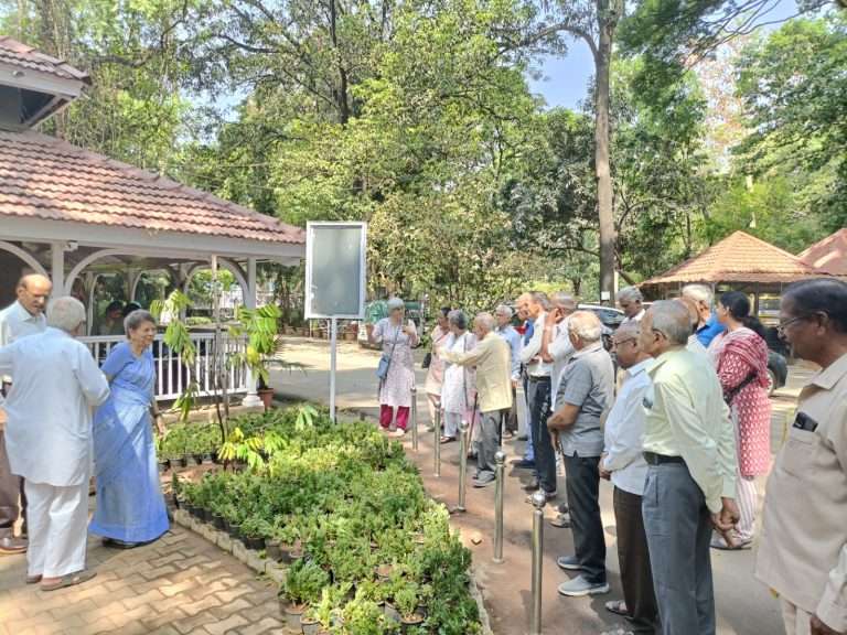 एम्प्रेस गार्डनमध्ये वसुंधरा दिनानिमित्त वृक्षारोपण रोपण