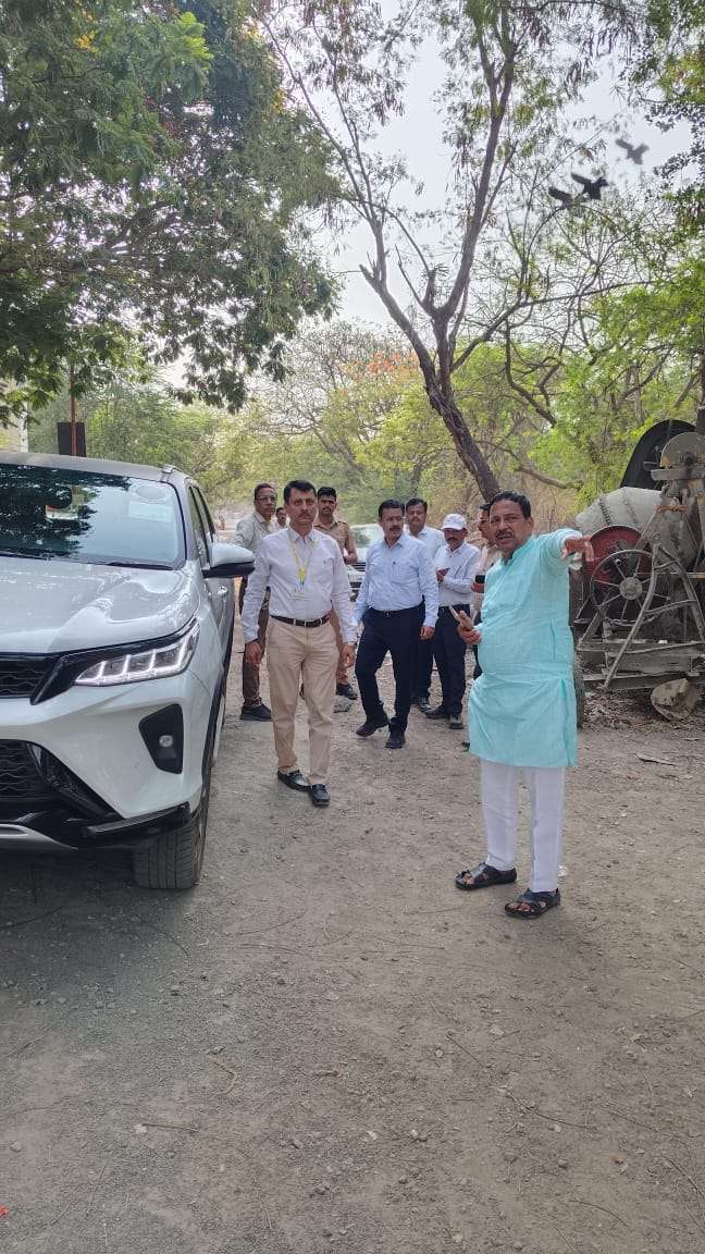 पुणे-नगर रस्त्यावरील वाहतूक कोंडी फोडण्यासाठी पर्यायी वाहतूक मार्ग होणे गरजेचे