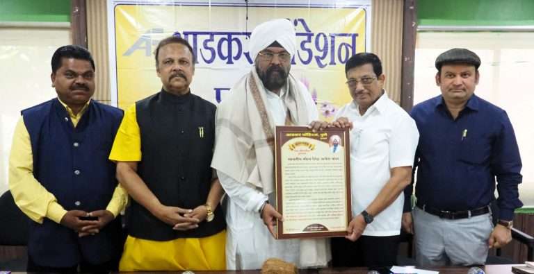 गरजूंच्या चेहऱ्यावर आनंद फुलविणे हेच खरे समाजकार्य : विद्याधर अनास्कर.