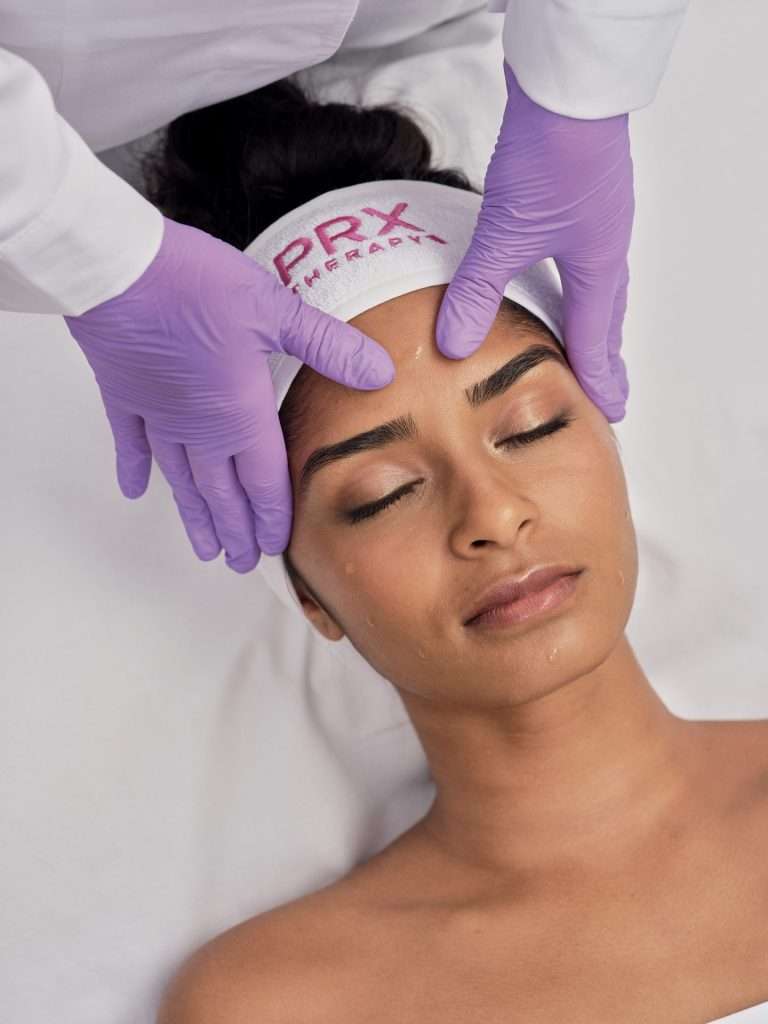 भारतातील त्वचा-सौंदर्य उपचारांसाठी एमक्युटिक्स आणि विको यांच्यात विशेष परवान्याची भागीदारी