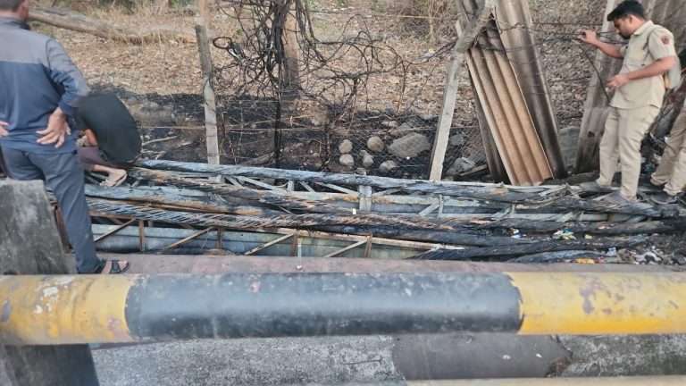 कचऱ्याच्या आगीमध्ये ८ वीजवाहिन्या जळाल्या; विश्रांतवाडी, मोशी, धानोरीमध्ये वीजपुरवठा विस्कळीत