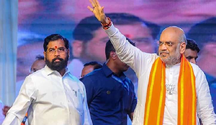 एकनाथ शिंदे अन् अमित शहांमध्ये बंद दाराआड चर्चा:भेटीनंतर शिंदेंनी भरत गोगावलेंना तातडीने मुंबईला बोलावले, पडद्यामागील घडामोडींना वेग