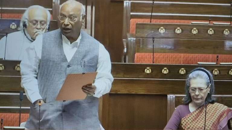 खरगे म्हणाले- माझ्याकडे वक्फची 1 इंचही जमीन नाही:अनुराग ठाकूर यांनी आरोप सिद्ध करावेत, नाहीतर राजीनामा द्यावा