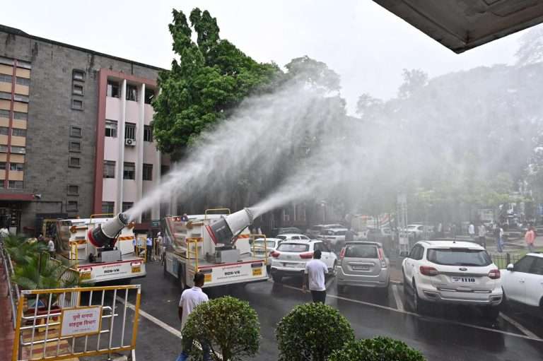 महापालिकेकडून आता हवा प्रदूषण कमी करण्यासाठी फॉग कॅनॉन मशीनचा वापर