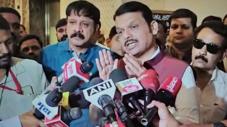 मंगेशकर रुग्णालय प्रकरण:फडणवीस म्हणाले,आता आंदोलन म्हणजे शोबाजी:धर्मादाय व्यवस्था ऑनलाइन करू