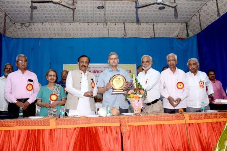 प्रशासनात लोकाभिमुख काम करण्याची सांघिक भावना  हवी ⁃ माजी आयुक्त रमानाथ झा