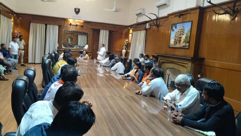 डॉ. नीलम गोऱ्हे यांचा इंदोरमधील शिवसेना कार्यकर्त्यांशी संवाद, सामाजिक उपक्रमांवर भर