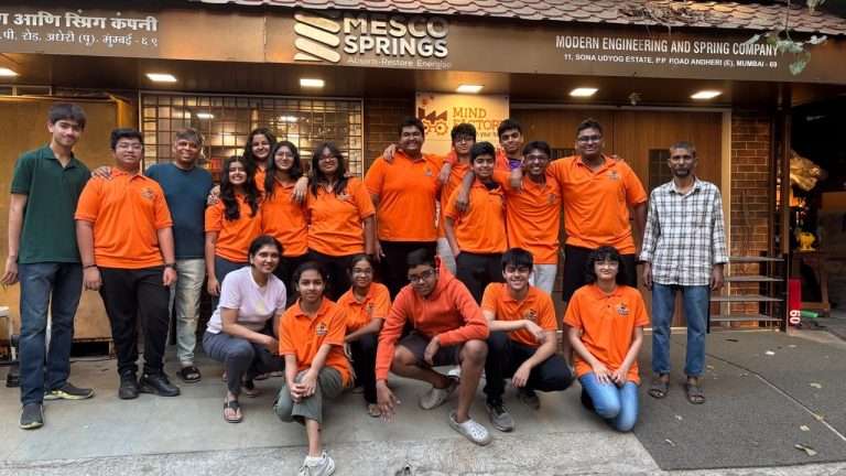 भारतीय विद्यार्थी रोबोटिक्स टीम ह्यूस्टनच्या वर्ल्ड चॅम्पियनशिपसाठी रवाना