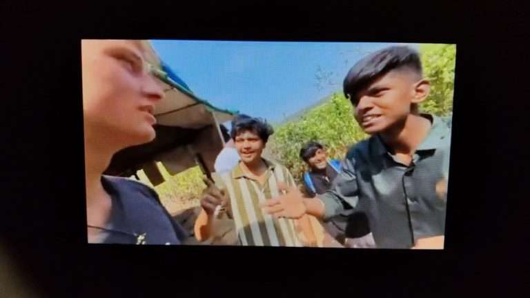 सिंहगडावर विदेशी पर्यटकासोबत टवाळखोरांचे गैरवर्तन:तरुणांनी अश्लील शिवीगाळ करायला लावली, चौघांविरोधात गुन्हा दाखल