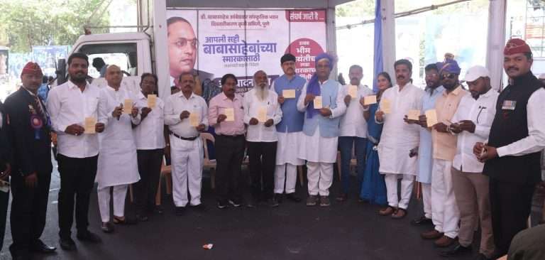 महार रेजिमेंटच्या मुख्यालयामध्ये डॉ. बाबासाहेब आंबेडकरांच्या पुतळ्यासाठी पंतप्रधान नरेंद्र मोदी यांना पोस्ट कार्ड पाठविण्याच्या अभियानाची सुरुवात