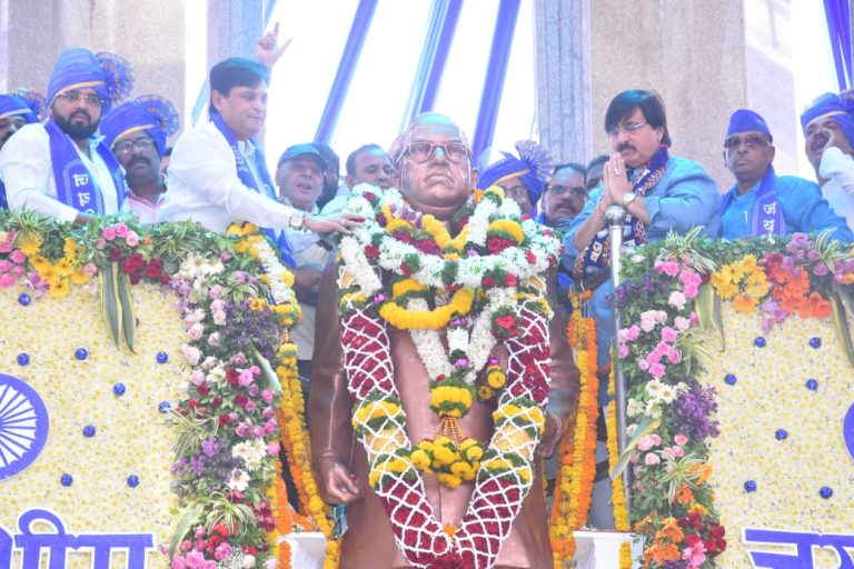 आंबेडकरांनी संविधानाद्वारे दिलेल्या विचारामुळे देशात लोकशाहीचे अस्तित्व टिकून आहे – शहराध्यक्ष दीपक मानकर