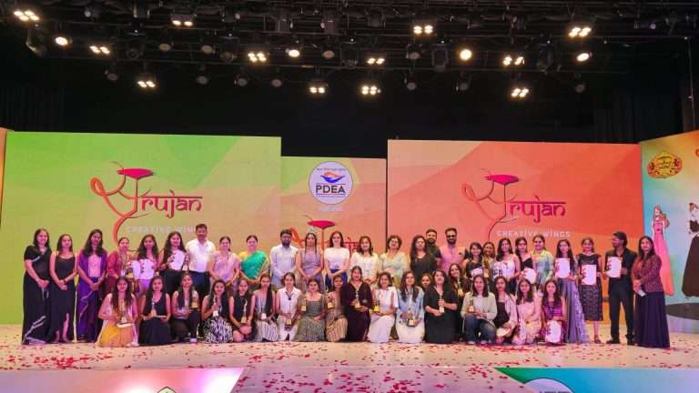 पुणे जिल्हा शिक्षण मंडळाच्या बाबुरावजी घोलप महाविद्यालयाच्या फॅशन टेक्नॉलॉजी विभागातील विद्यार्थ्यांचा “सृजन – द क्रिएटिव विंग्स २०२४-२५” उत्साहात संपन्न