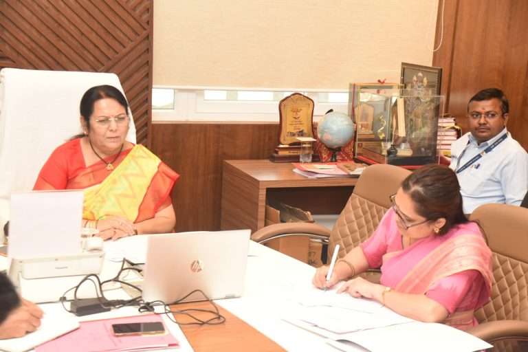 महिलांच्या आरोग्य, सुरक्षितता आणि सक्षमीकरणासाठी निर्णायक पावले; उपसभापती डॉ. नीलम गोऱ्हे यांच्या अध्यक्षतेखाली विशेष आढावा बैठक