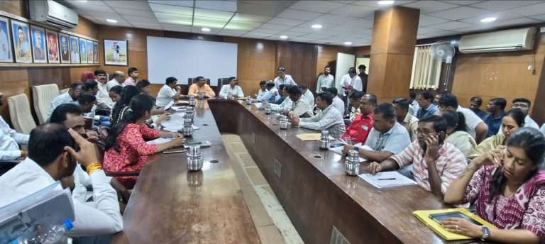 पावसाळ्यापूर्वी लोहगावमधील रस्त्यांची व इतर कामे पूर्ण करा; आमदार बापूसाहेब पठारे यांच्या अधिकाऱ्यांना सूचना