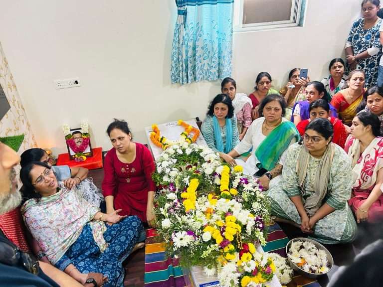 मृतदेह घरी येताच पत्नीला अश्रू अनावर,शरद पवारांनी केले गणबोटे- जगदाळे कुटंबाचे सांत्वन