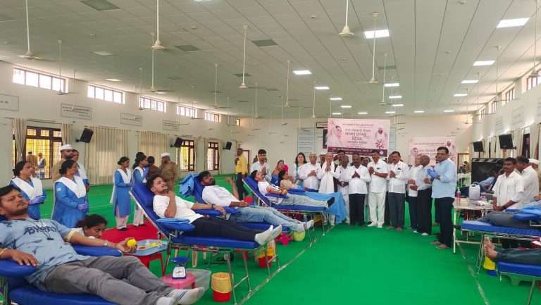 संत निरंकारी मिशनद्वारा आयोजित भोसरी येथे रक्तदान शिबिरामध्ये ६९७ रक्तदात्यांचे रक्तदान…