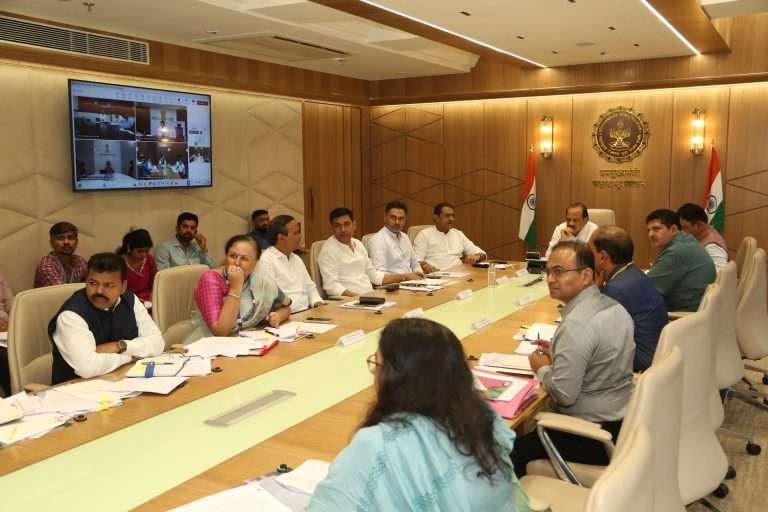 अन्न व नागरी पुरवठा विभागातील विसंगत व कालबाह्य झालेले सर्व जुने आदेश तातडीने रद्द करण्याचे उपमुख्यमंत्री अजित पवार यांचे निर्देश