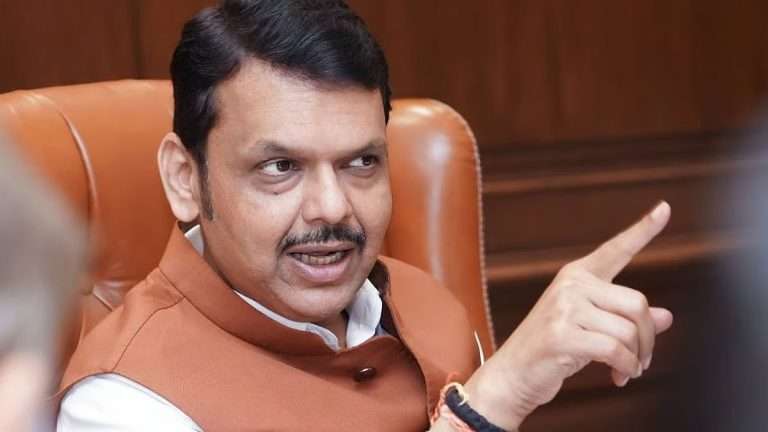 मुख्यमंत्री देवेंद्र फडणवीस यांचा हिंदीच्या सक्तीला पाठिंबा