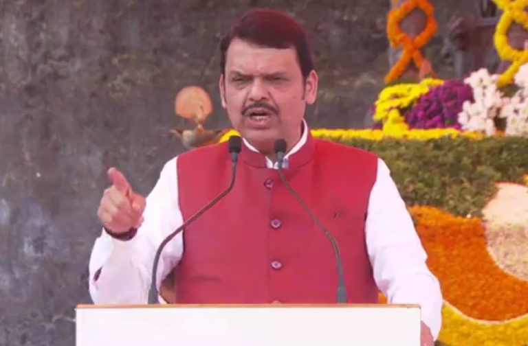 महापुरुषांचा अवमान करणाऱ्यांना टकमक टोकावरून लोटले पाहिजे,पण …-मुख्यमंत्री फडणवीस