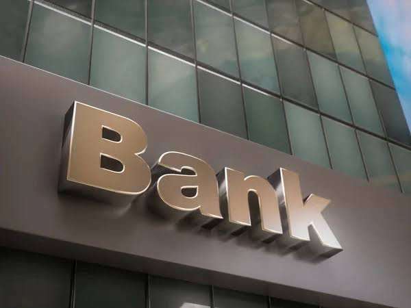 8000 कोटीच्या थकीत कर्जामुळे 6 बँका संकटात