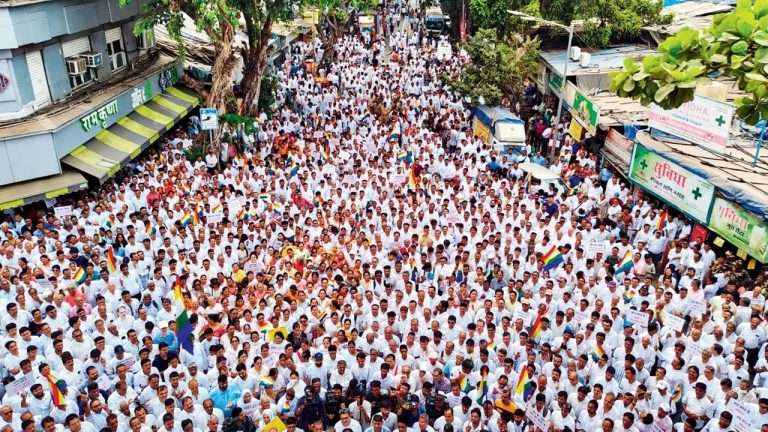 जैन समाजाच्या एकीपुढे महापालिकेने टेकले गुडघे: विलेपार्लेचे मंदिर पाडणाऱ्या सहायक आयुक्तांची बदली,त्याच ठिकाणी जैन मंदिरास परवानगी देणार