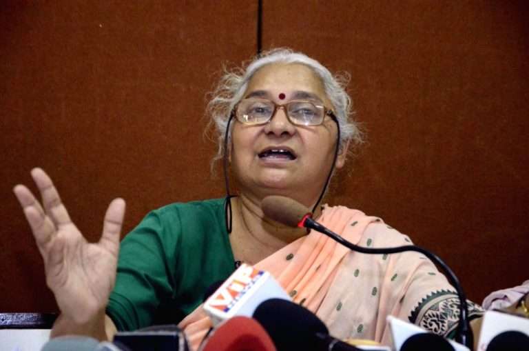 सामाजिक कार्यकर्त्या मेधा पाटकर यांना अटक