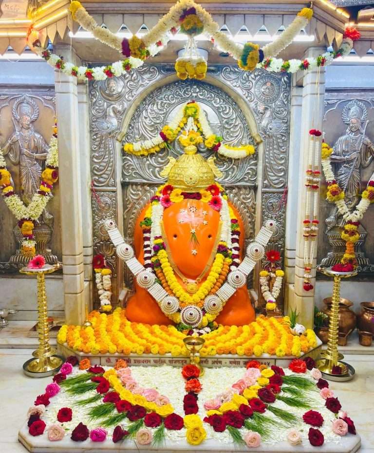 ​​​​​​​मोरेश्वरासह 5 गणपती मंदिरांत ड्रेसकोड:दर्शनाला जाताना पुरुषांनी सभ्य अन् महिलांनी पारंपरिक वस्त्रे घालण्याची ताकीद