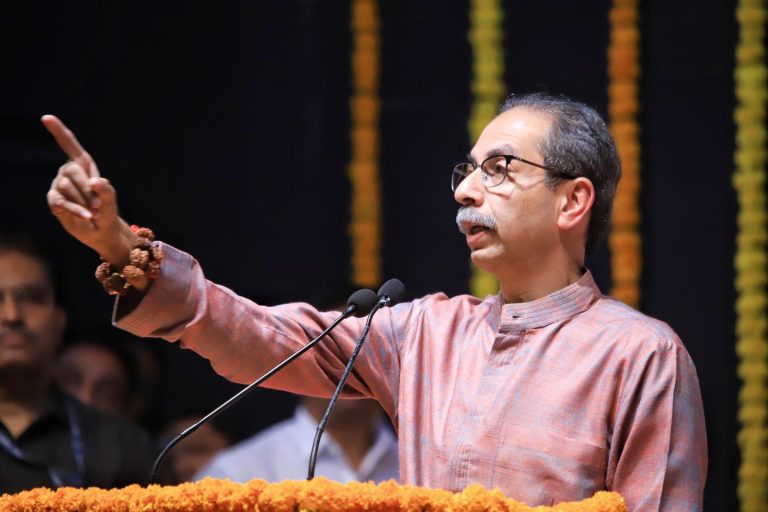 हिंदीची सक्ती करण्याचा प्रयत्न केला, तर तुमच्यासकट उखडून टाकू-उद्धव बाळासाहेब ठाकरे