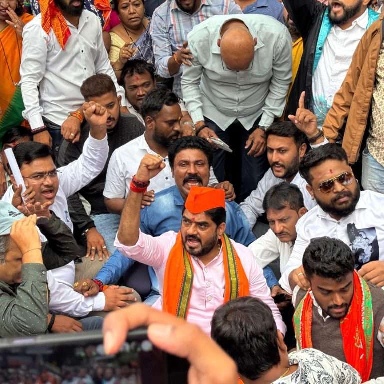 मिर्झा मशिद ट्रस्ट, रजाशाह हॉल (दर्गा), जोग दर्गा, हजरत सिद्दिक शाह मोल्ला दर्गा अशा अतिक्रमणांवर कारवाईसाठी आमदार टिळेकर रस्त्यावर आक्रमक  …