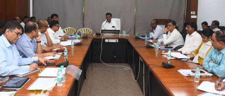 वीजबिलांच्या थकबाकी वसूलीसह नवीन वीजजोडण्यांना आणखी वेग द्या