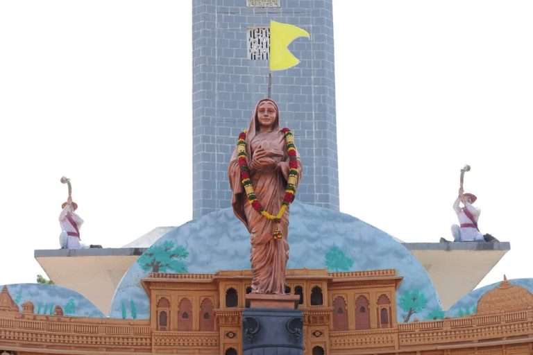 पुण्यश्लोक अहिल्यादेवी होळकर यांचे जीवनकार्य रुपेरी पडद्यावर झळकणार