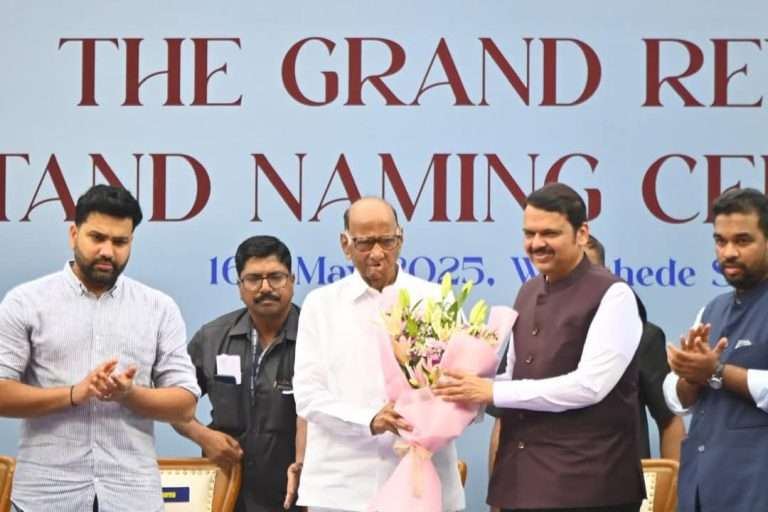 फडणविसांनी केले शरद पवारांचे कौतुक,CM फडणवीस आणि शरद पवार एकाच मंचावर