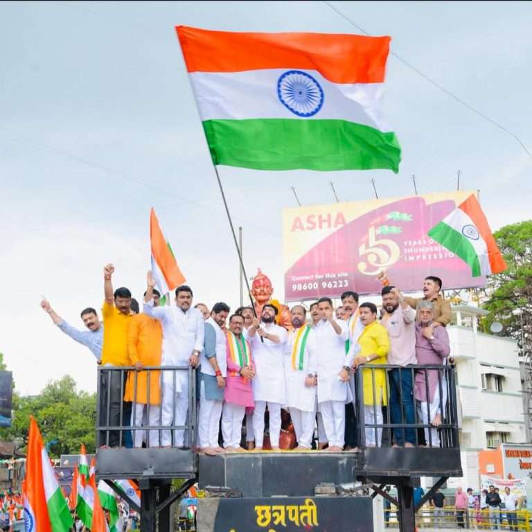 पहेलगाम हल्ल्यातील शहीदांना अभिवादन आणि लष्कराच्या पराक्रमाला सलाम करण्यासाठी पुण्यात ‘तिरंगा यात्रा’