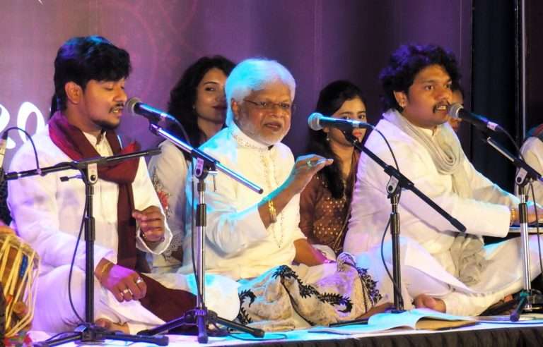 कृष्णरंगात रंगले रसिक