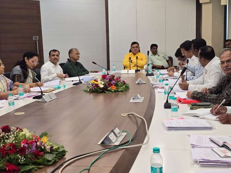 खाजगी बाजार व थेट बाजारांच्या सुविधांची तपासणी करावी -पणन मंत्री जयकुमार रावल