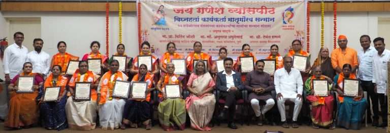 आई हे जगातले सर्वोत्तम विद्यापीठ : प्रा. मिलिंद जोशी